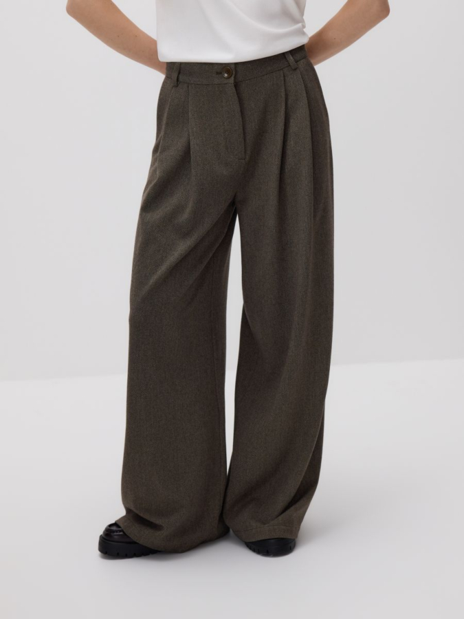 מכנסיים רחבים עם קפלים