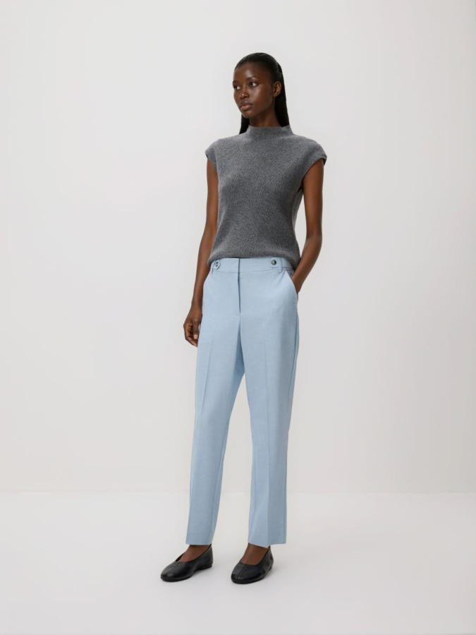 מכנסיים מחויטים