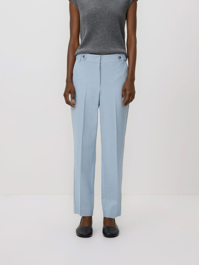 מכנסיים מחויטים