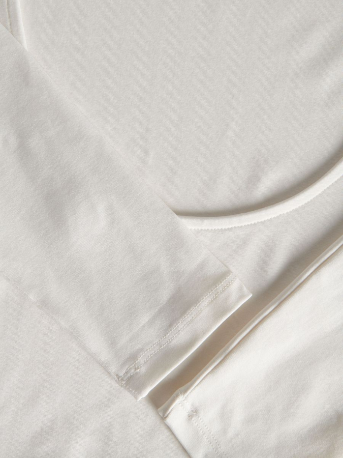 טופ צמוד עם גב פתוח