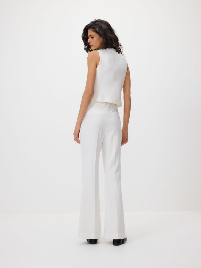 מכנסיים מתרחבים עם קפל