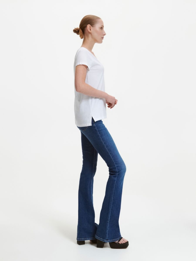 חולצת טי מחשוף וי