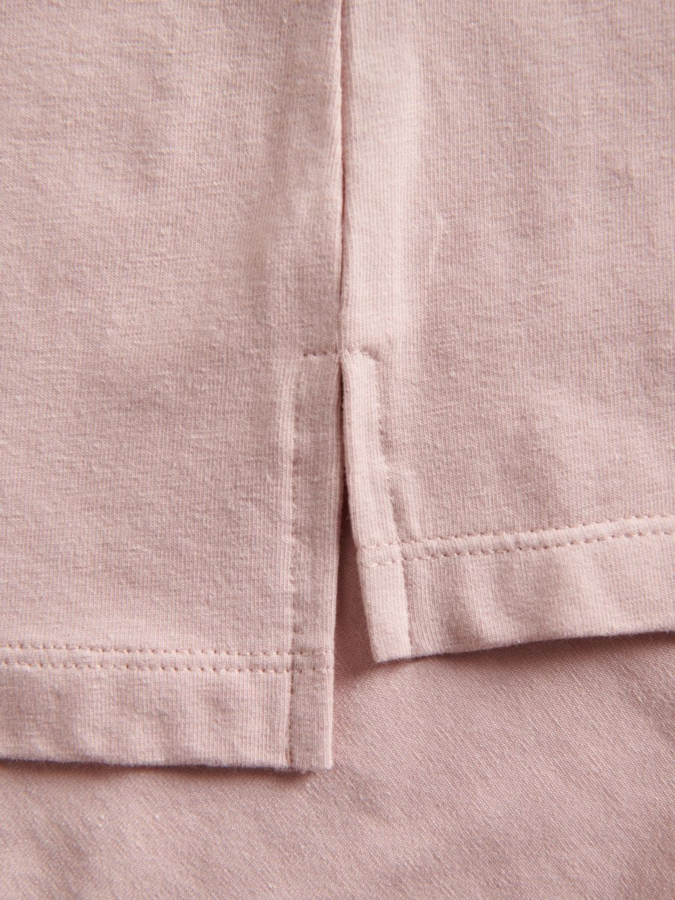 חולצת טי מחשוף וי