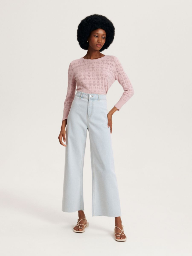 חולצת סריג בעיצוב חורים