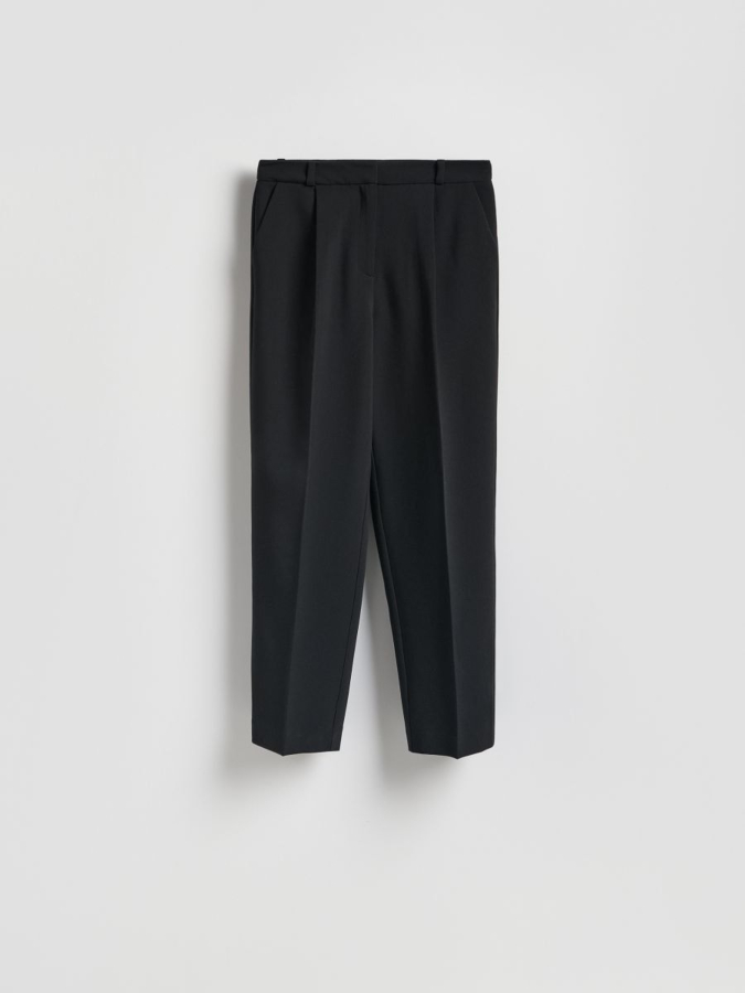 מכנסיים עם קפל