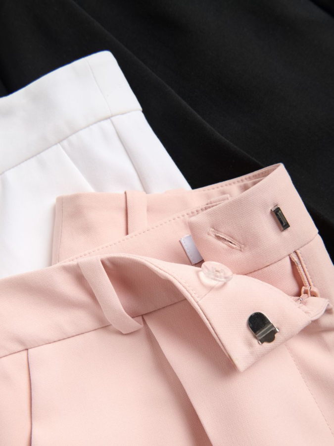 מכנסיים עם קפל