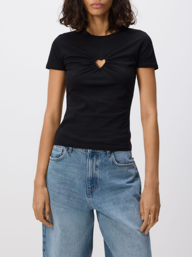 טי שירט עם חיתוך