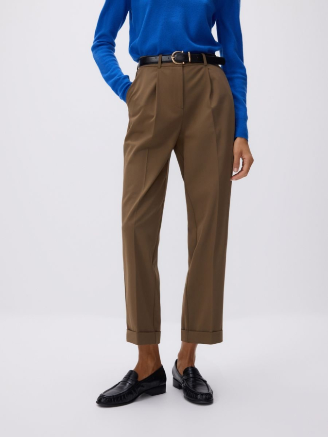 מכנסיים ישרים עם חגורה