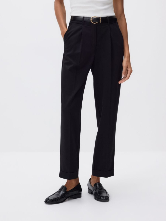 מכנסיים ישרים עם חגורה