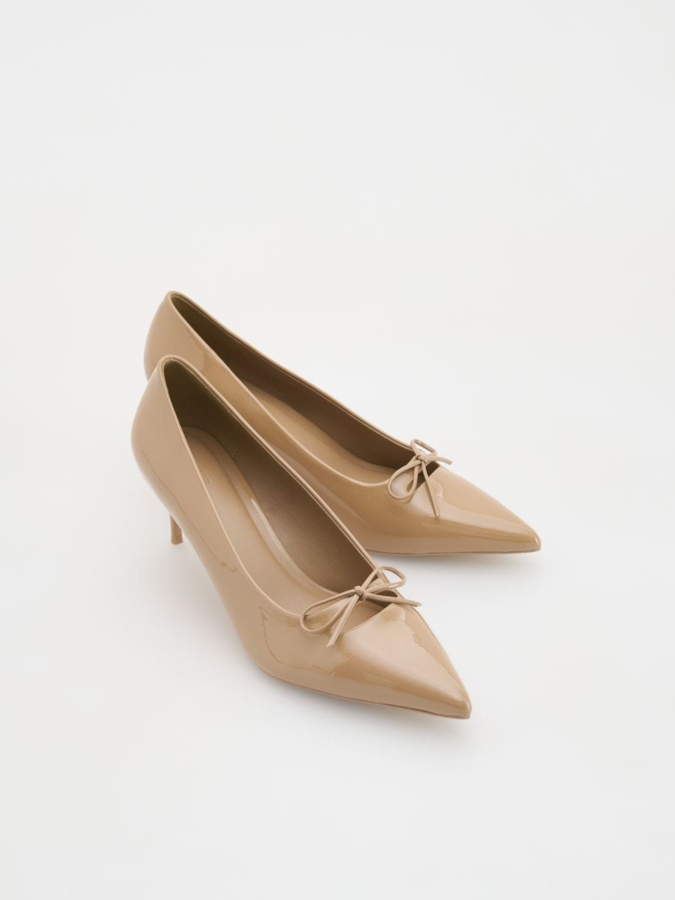 נעלי עקב מחודדות עם פפיון