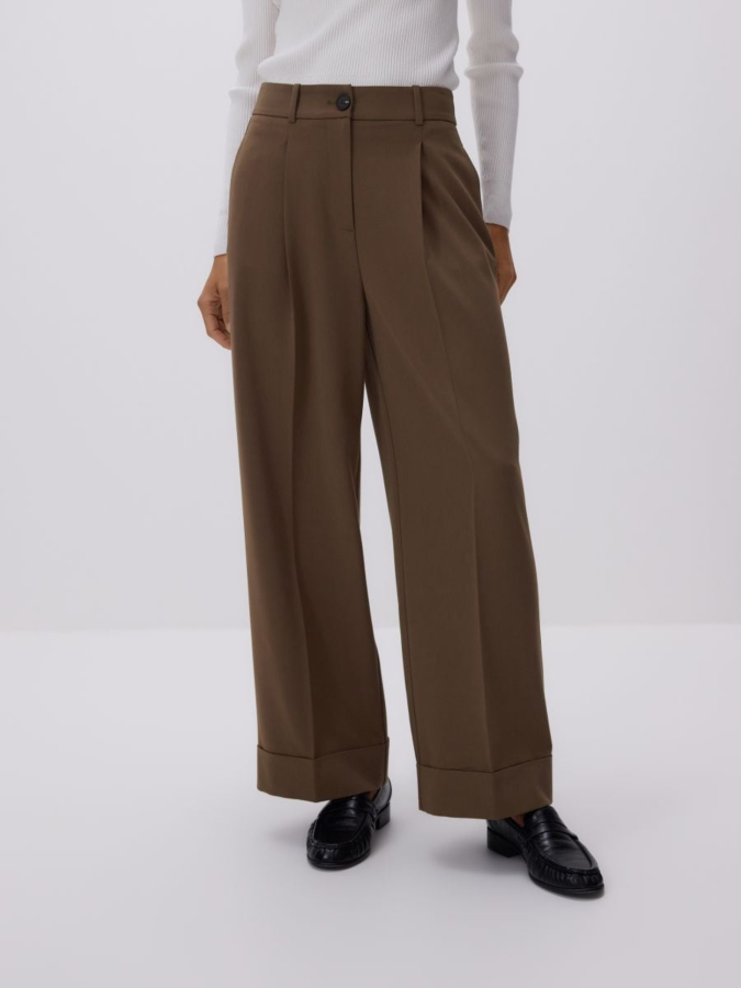 מכנסיים רחבים עם קפל