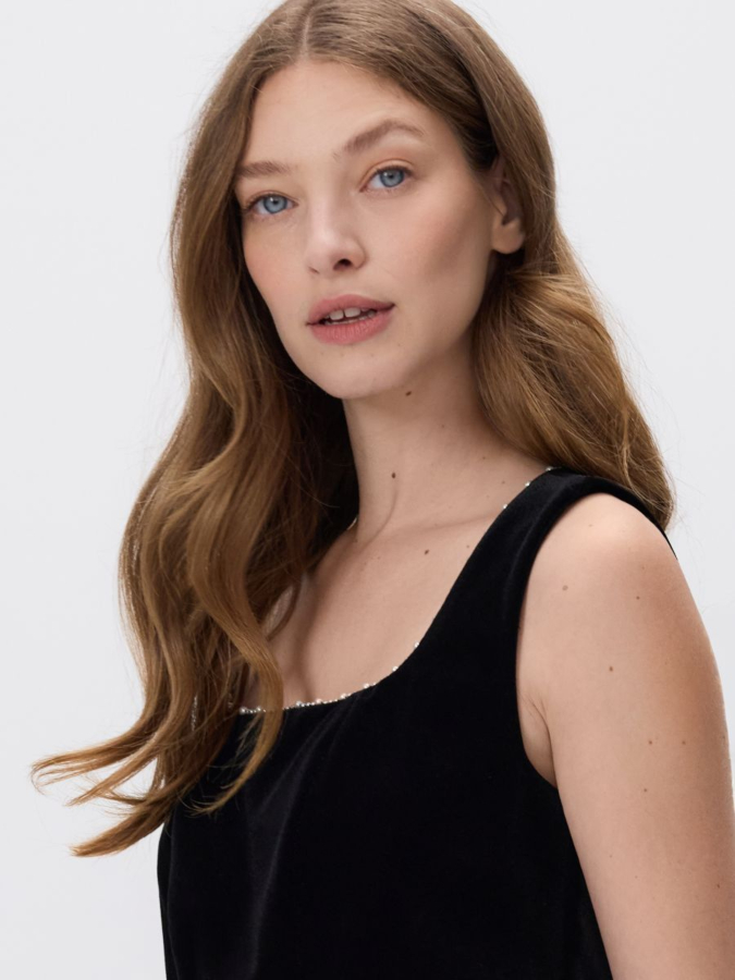 שמלת מיני עם גימור פנינים