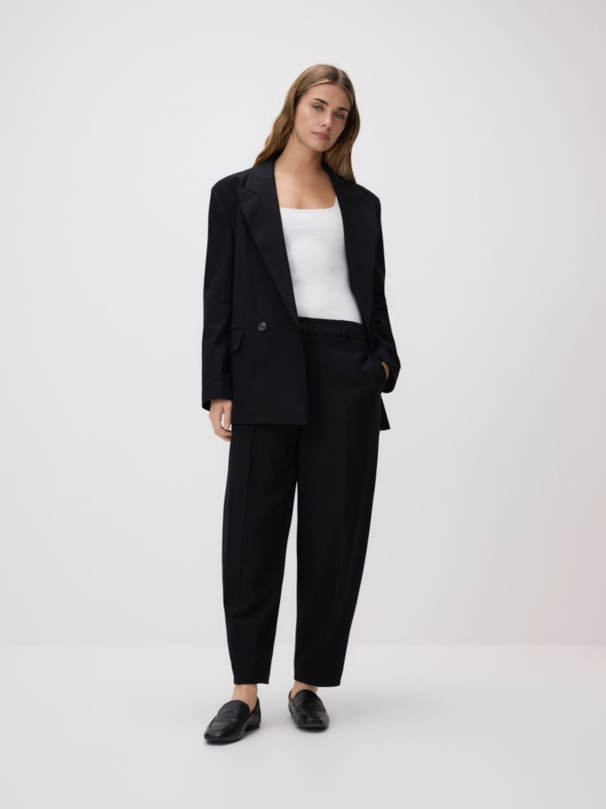 מכנסיים בגזרת Barrel