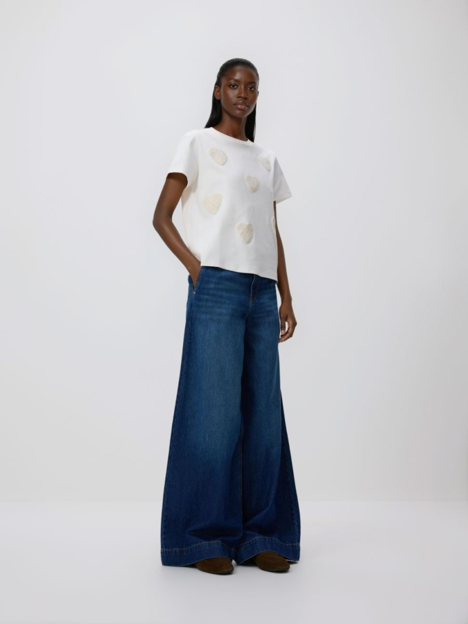 טי שירט עם רקמה