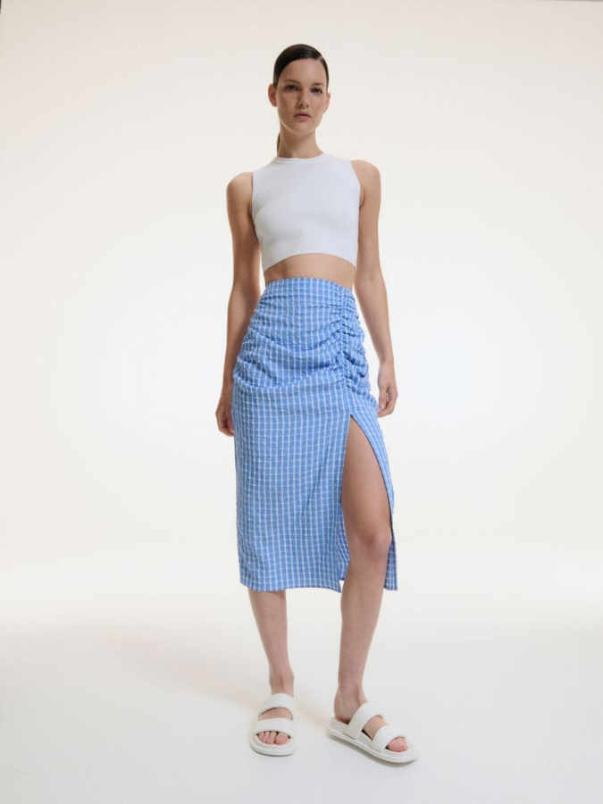 חצאית מידי עם שסע