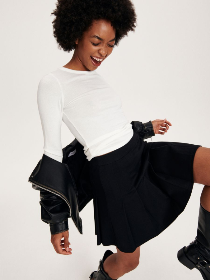 חצאית מיני עם קפלים