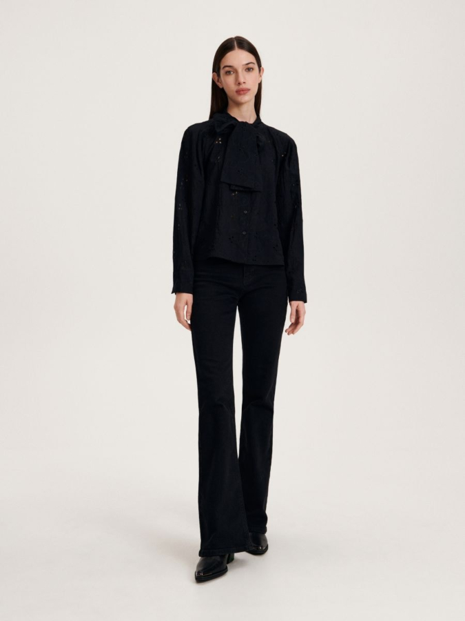 חולצה עם קשר