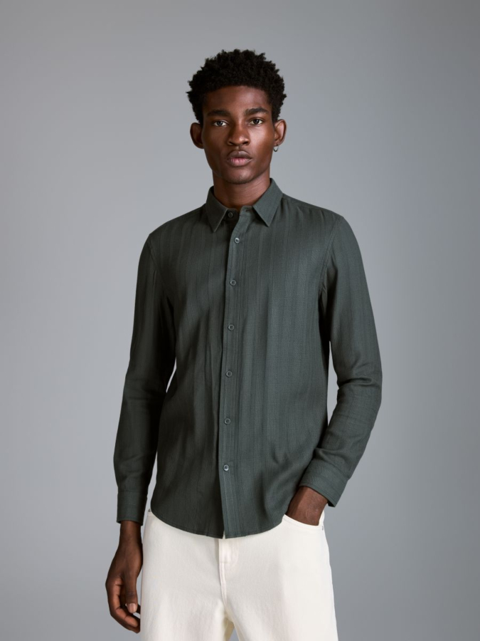 חולצת Slim Fit עשירה בכותנה
