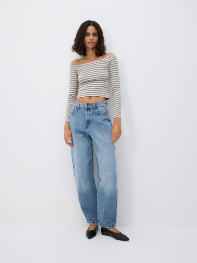 חולצה עם מחשוף ישר