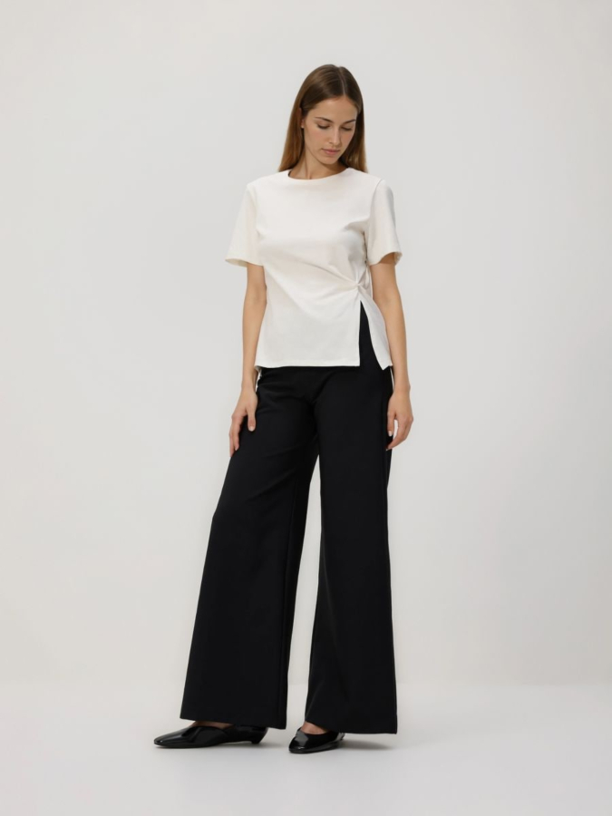 טי שירט עם חתך