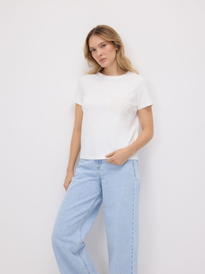 טי שירט עם רקמה