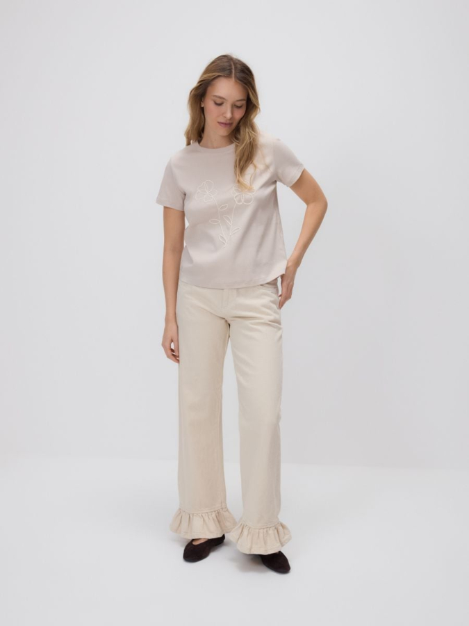 טי שירט עם רקמה