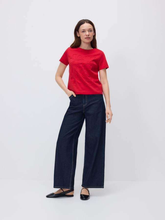 טי שירט עם רקמה