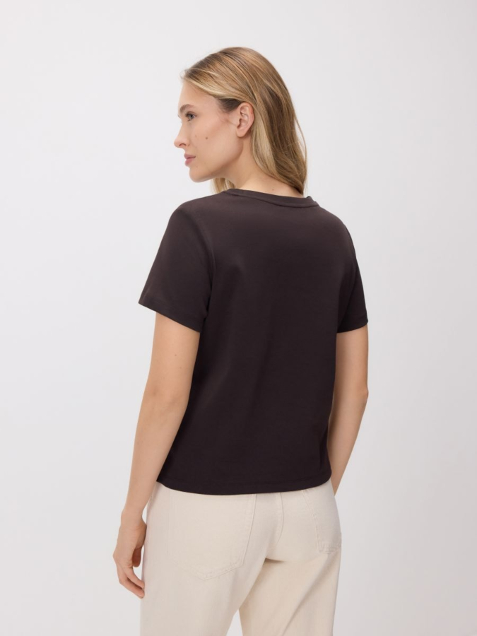 טי שירט עם רקמה