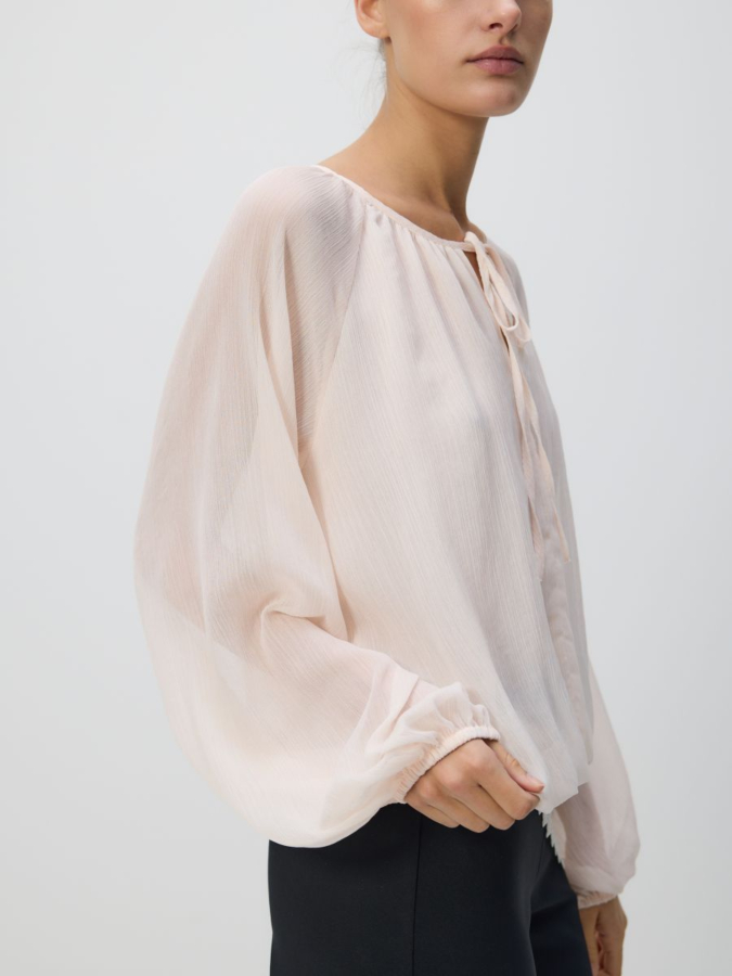 חולצה עם קשירה