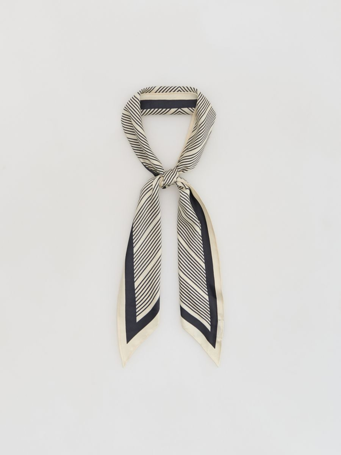 צעיף עם דפוס גיאומטרי