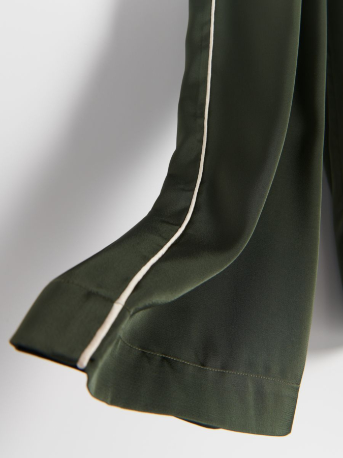 מכנסיים מתרחבים