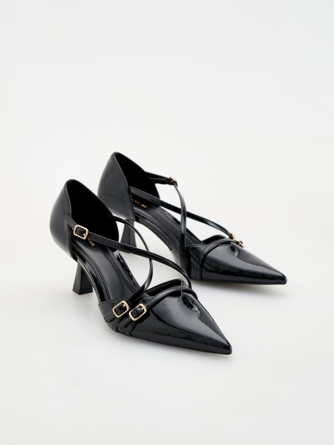 נעלי עקב עם רצועות