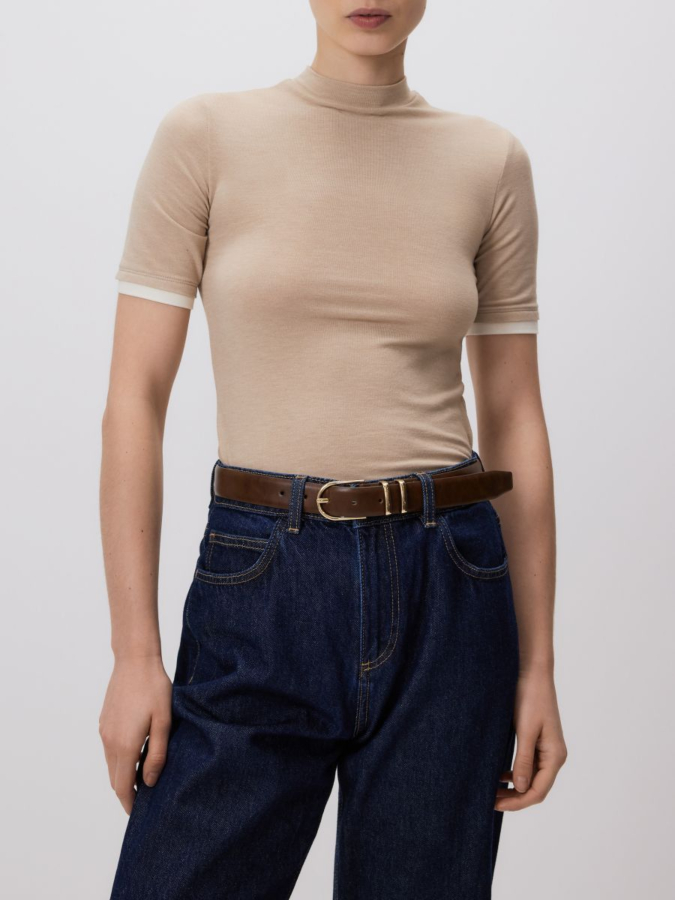 טי שירט צמודה