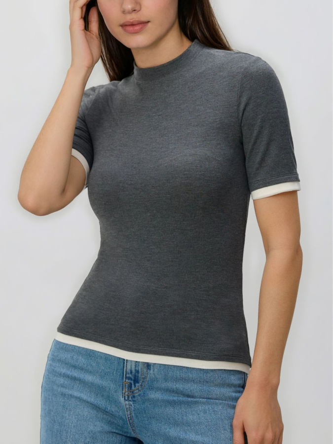 טי שירט צמודה