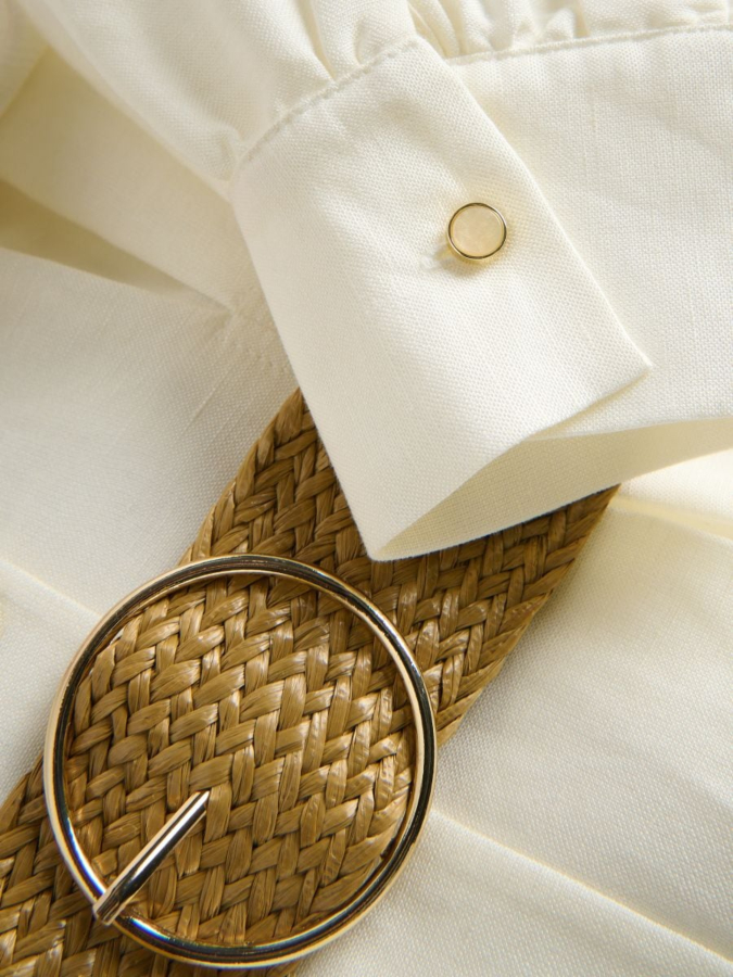 שמלת פשתן עם חגורה