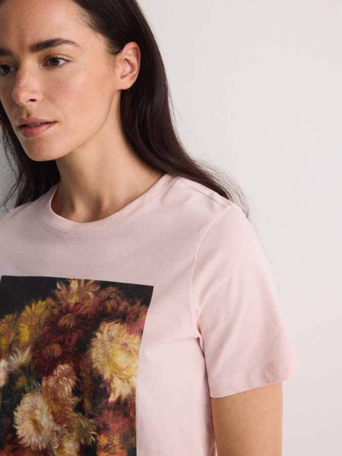 חולצת טי-שירט עם הדפס