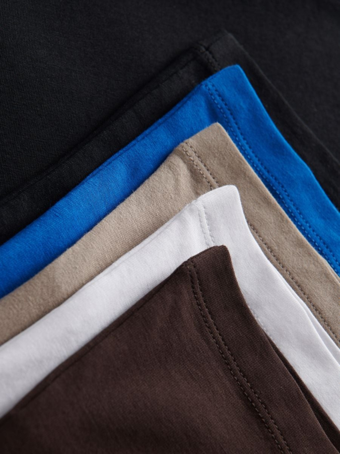 טי שירט בגזרה רגילה