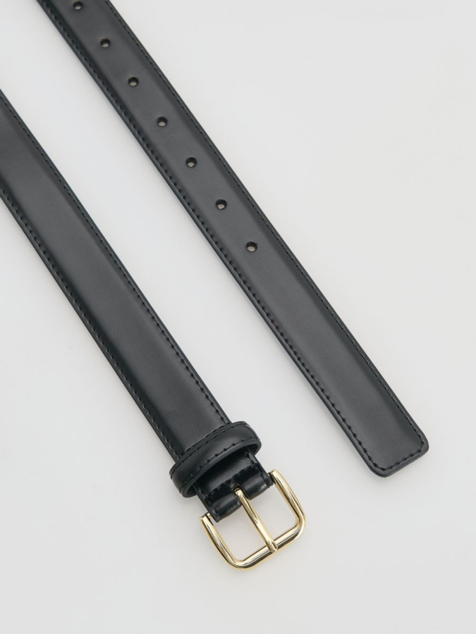 חגורת עור עם אבזם