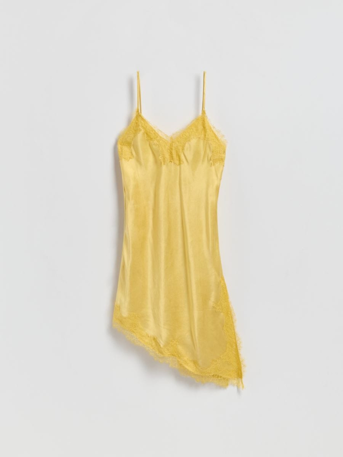 שמלת עם תחרה