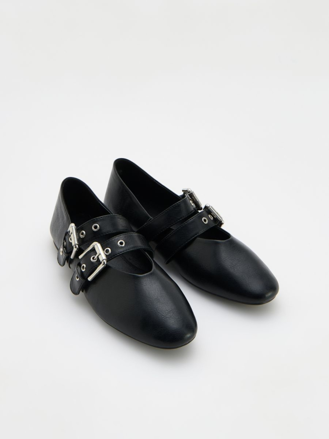 נעלי בובה מעור עם רצועות