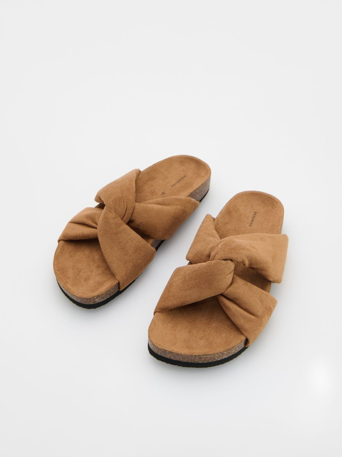 סנדלים עם פפיון