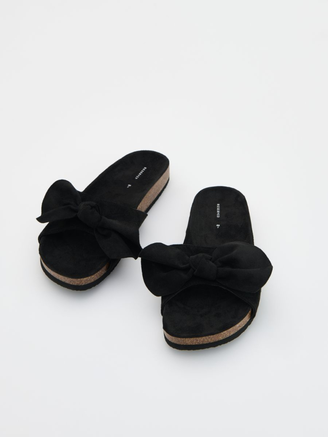 סנדלים עם פפיון