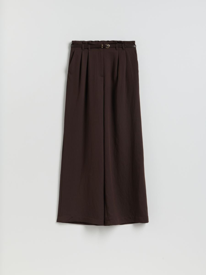 מכנסיים עם חגורה