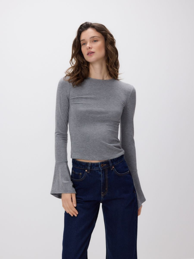 חולצה עם שרוולים מתרחבים