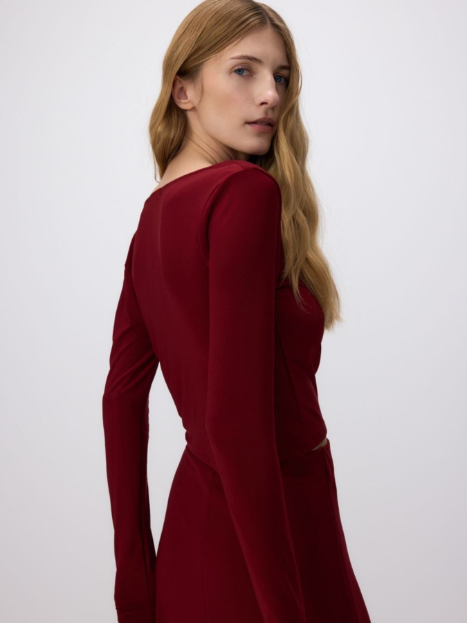 חולצת טופ ארוכה עם צווארון נופל