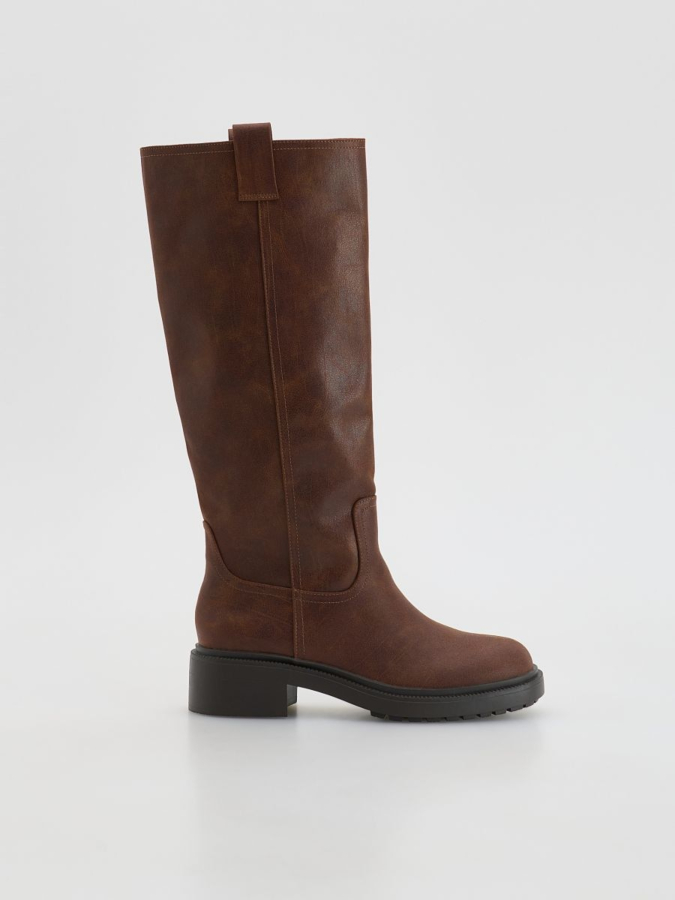 מגפיים גבוהות