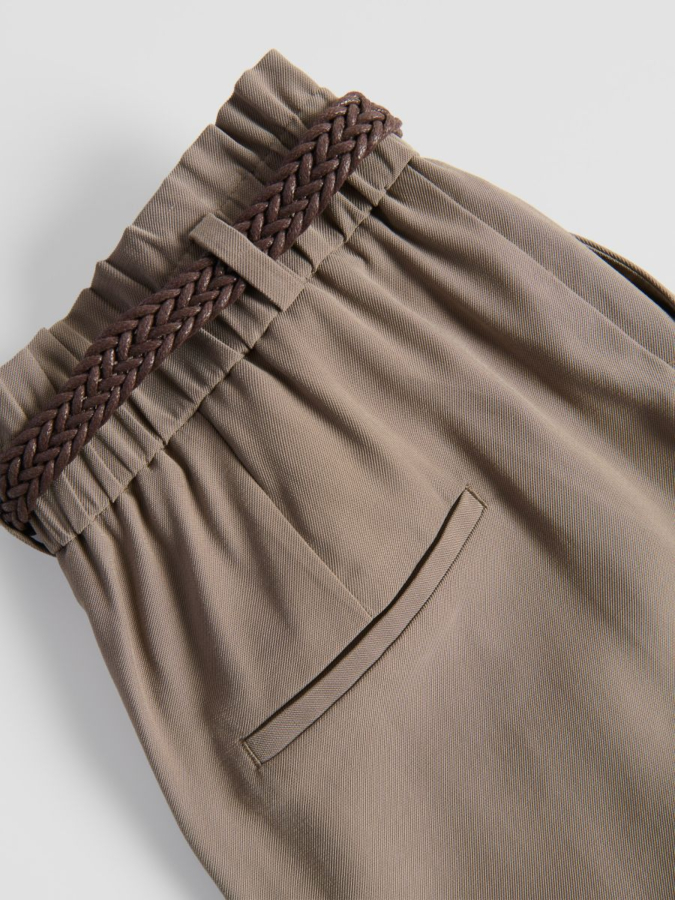 מכנסי ברמודה עם חגורה