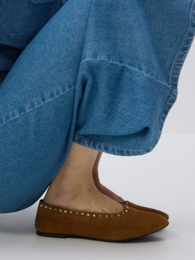 נעלי בובה מזמש עם ניטים