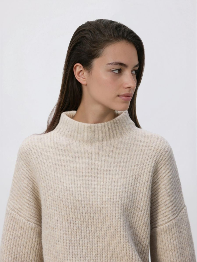 סוודר עם שרוולים נפוחים