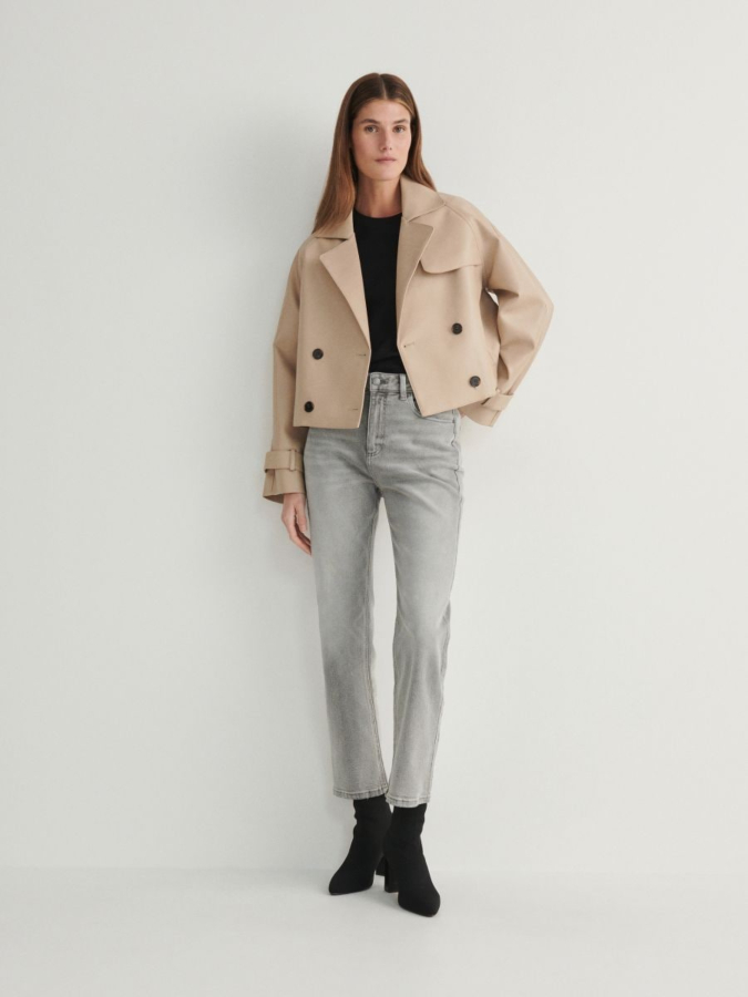 ג'ינס בגזרה ישרה